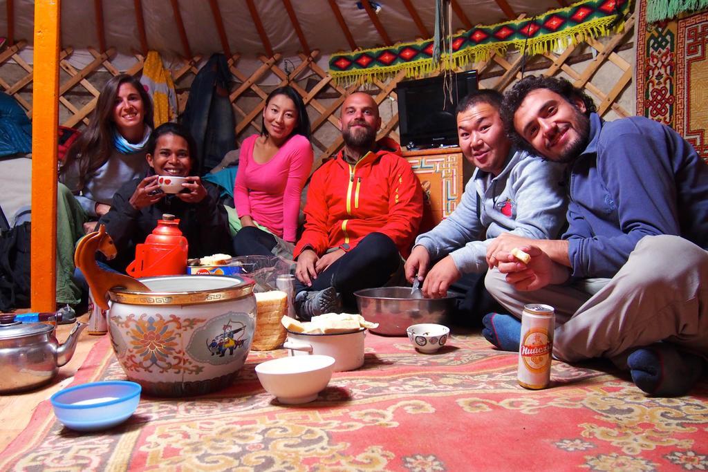 Top Tour & Guesthouse Mongolia อูลานบาตอร์ ภายนอก รูปภาพ